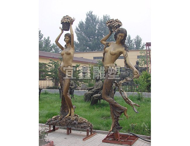 铸铜雕塑在小区景观中的应用