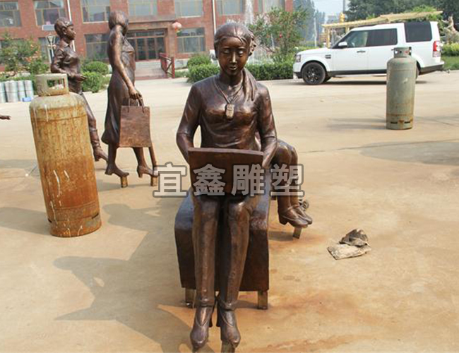 城市人物雕塑-广场女孩