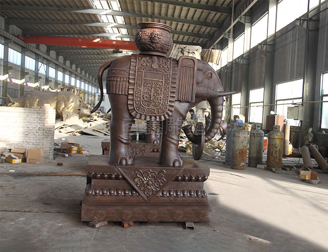 铸铜雕塑厂家介绍为什么铜雕大象如此受人追捧