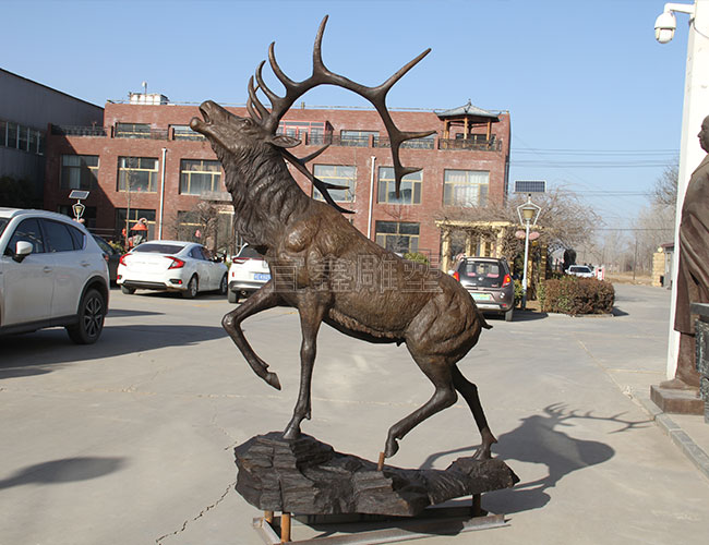 铸铜厂家介绍铜鹿雕像的代表意义