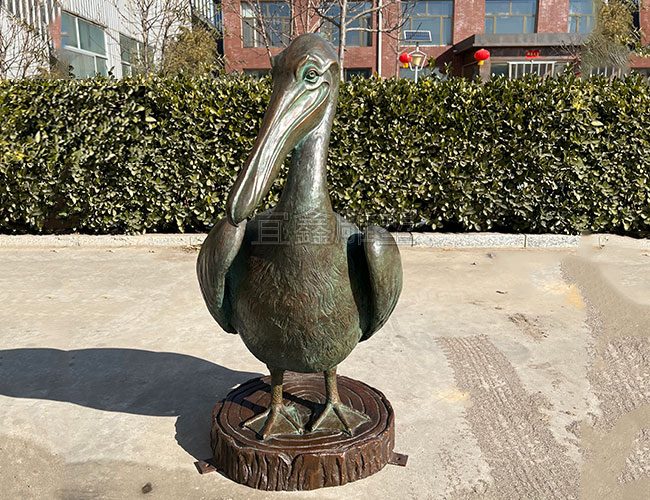铸铜鹈鹕鸟