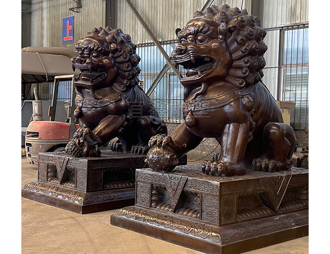 铜狮子铸造厂解答为什么会在门口摆放铜雕狮子